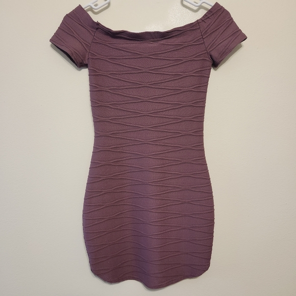 Windsor Mauve Textured Wide Neck Off-The-Shoulder Bodycon Mini Dress - Picture 1 of 15